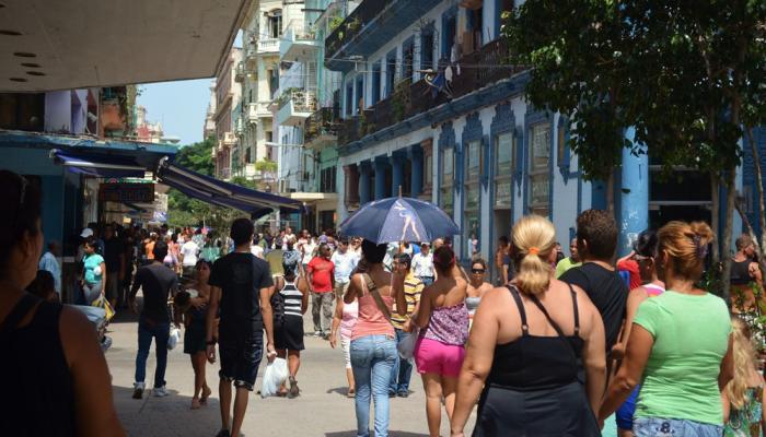 Los cubanos hablan libremente de planificación familiar y en el país el aborto es ampliamente legal. Foto: Archivo